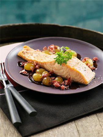 salmon on grill - Grilled piece of salmon with grapes and pancetta Stock Photo - Rights-Managed, Code: 825-06049471