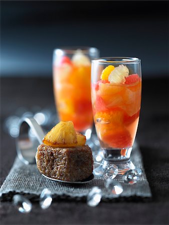 Citrus fruit with Champagne,gingerbread french toast with pineapple Foto de stock - Con derechos protegidos, Código: 825-06049582