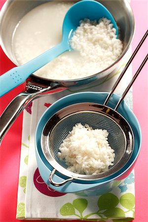 simsearch:825-03628812,k - Belasten den Reis nach dem Kochen Stockbilder - Lizenzpflichtiges, Bildnummer: 825-06049699