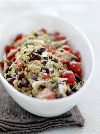 simsearch:652-03803176,k - Taboulé de quinoa aux haricots rouges Photographie de stock - Rights-Managed, Code: 825-06315226