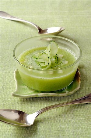 photocuisine soup - White melon and cucumber cold soup Stock Photo - Rights-Managed, Code: 825-06315276