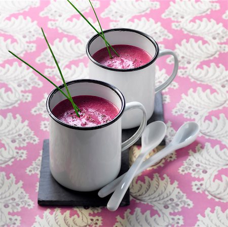 Chilled red beetroot soup Foto de stock - Con derechos protegidos, Código: 825-06315318