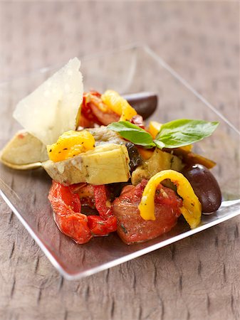 simsearch:652-06819367,k - Cold ratatouille and artichoke heart salad Foto de stock - Con derechos protegidos, Código: 825-06315334