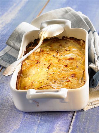 simsearch:652-05809141,k - Gratin dauphinois Photographie de stock - Rights-Managed, Code: 825-06315386