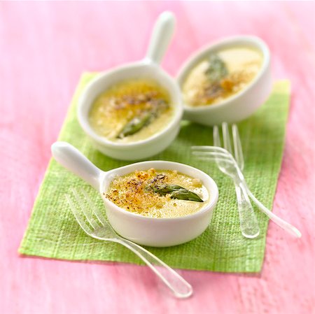 Spargel und Pecorino Crème brûlée Stockbilder - Lizenzpflichtiges, Bildnummer: 825-06315403