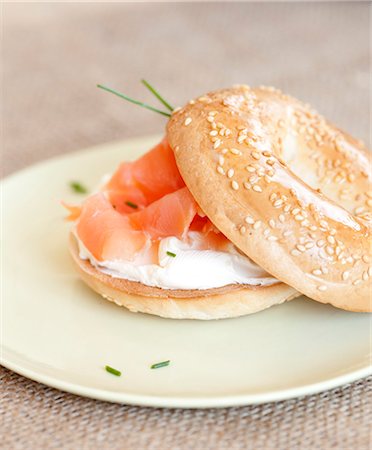 salmon pink - Bagel with cream cheese and smoked salmon Stock Photo - Rights-Managed, Code: 825-06315438