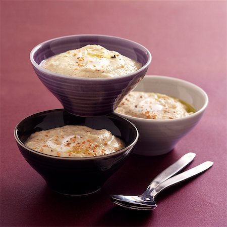 simsearch:825-06818108,k - Eggplant mousse with sesame cream Foto de stock - Con derechos protegidos, Código: 825-06315508