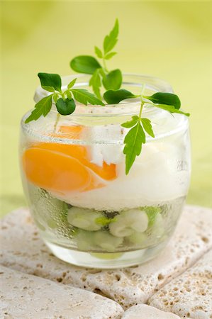 simsearch:652-05808426,k - Poached egg and young broad bean Verrine Stock Photo - Rights-Managed, Code: 825-06315501