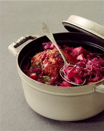 roast (cut of meat) - Roast pork with red cabbage and apples Stock Photo - Rights-Managed, Code: 825-06315587