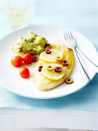 simsearch:652-03802989,k - Fillet of sole with lemon,olives and mashed potatoes with chives Foto de stock - Con derechos protegidos, Código: 825-06315662