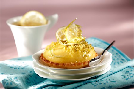 simsearch:652-05809645,k - Lemon curd tartlet Foto de stock - Con derechos protegidos, Código: 825-06315680