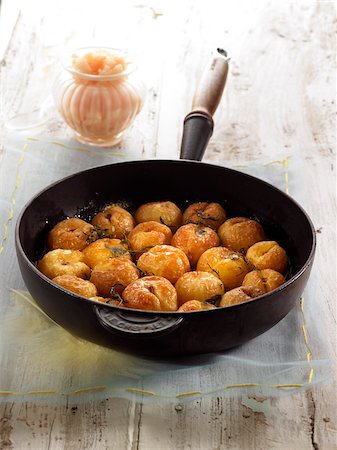 simsearch:825-03629022,k - Pan-fried apricots with herbs and honey Stock Photo - Rights-Managed, Code: 825-06315759
