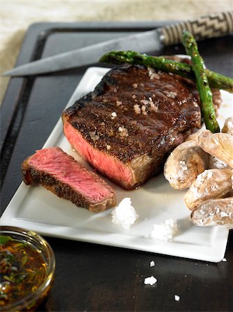 Grilled thick beef steak ,Chimichurri  and herb sauce Foto de stock - Con derechos protegidos, Código: 825-06315762