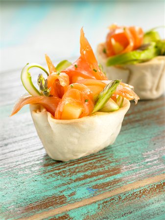 Pastry cup filled with smoked salmon and raw vegetables Stock Photo - Rights-Managed, Code: 825-06315773