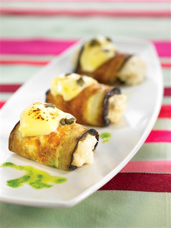 Eggplant cannellonis with smoked salmon and salt-cod Foto de stock - Con derechos protegidos, Código: 825-06315801