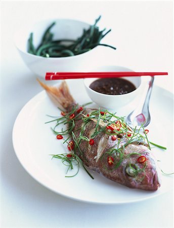 sparidae - Pink sea bream with scallion and chili peppers Stock Photo - Rights-Managed, Code: 825-06315819