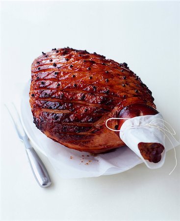 Caramelized gammon pricked with cloves Stock Photo - Rights-Managed, Code: 825-06315855