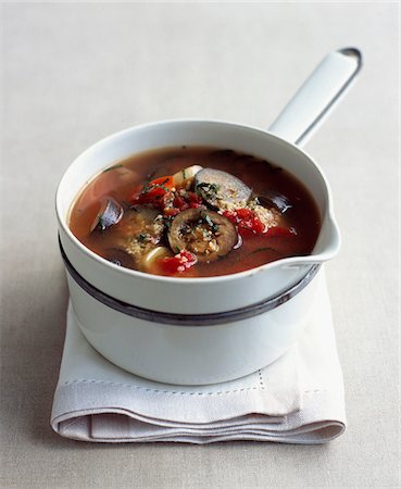 pimientos rojos - Summer vegetable and semolina soup Foto de stock - Con derechos protegidos, Código: 825-06315850