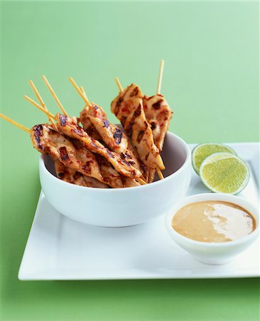 simsearch:825-07522913,k - Brochettes de poulet avec sauce au citron Photographie de stock - Rights-Managed, Code: 825-06315889