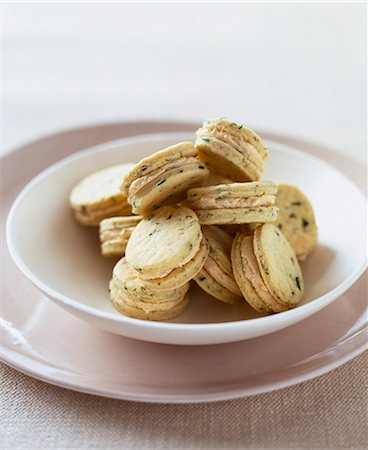 simsearch:652-06818787,k - Salmon and dill savoury macaroons Fotografie stock - Rights-Managed, Codice: 825-06315914