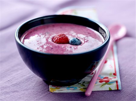 Summer fruit milky smoothie with honey and oats Fotografie stock - Rights-Managed, Codice: 825-06316018