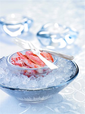Bowl of crab meat on ice Stock Photo - Rights-Managed, Code: 825-06316118