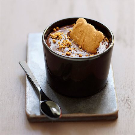 speculoos - Chocolate and Spéculos cream dessert Foto de stock - Con derechos protegidos, Código: 825-06316283