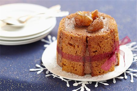 Gingerbread,chocolate and chestnut charlotte Foto de stock - Con derechos protegidos, Código: 825-06316335