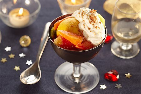 simsearch:652-03804686,k - Surprise dessert Foto de stock - Con derechos protegidos, Código: 825-06316415