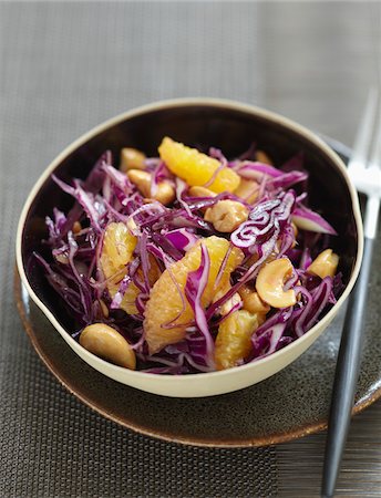 red cabbage salad - Salade de chou, orange et noix de cajou rouge Photographie de stock - Rights-Managed, Code: 825-06316505