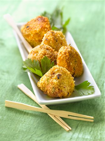 empanado - Boulettes de viande de bœuf enrobées de chapelure Photographie de stock - Rights-Managed, Code: 825-06316701