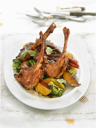 simsearch:652-05808103,k - Lamb chops with apples and broccolis Stock Photo - Rights-Managed, Code: 825-06316777