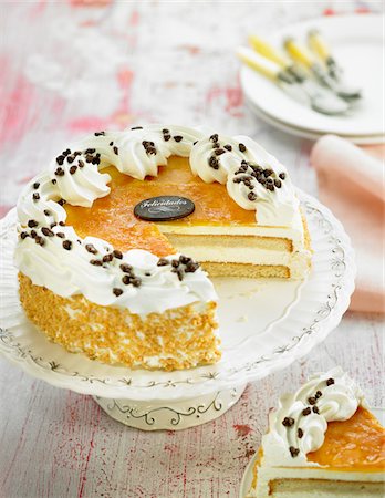 simsearch:825-05815272,k - Apricot jam birthday cake Stock Photo - Rights-Managed, Code: 825-06316799