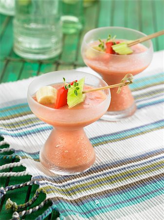 Soupe froide de tomates avec le poivron rouge, banane et céleri Photographie de stock - Rights-Managed, Code: 825-06316805