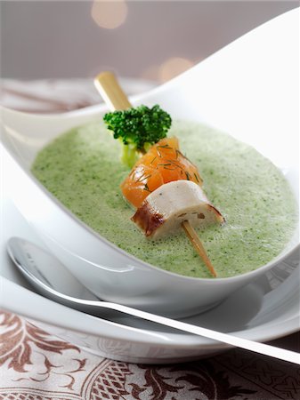 simsearch:825-06816379,k - Cream of broccoli soup with a sausage and salmon mini brochette Foto de stock - Con derechos protegidos, Código: 825-06316896