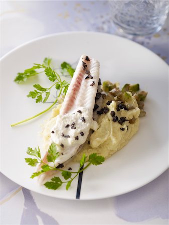 sole (meal) - Steamed sole fillet and mashed potatoes with truffles Stock Photo - Rights-Managed, Code: 825-06316892