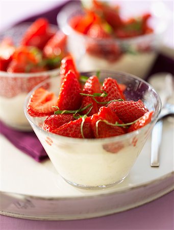 Chantilly fraises et menthe Photographie de stock - Rights-Managed, Code: 825-06316914