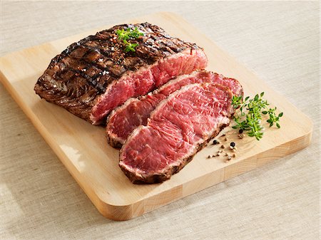 Grilled piece of sirloin Foto de stock - Con derechos protegidos, Código: 825-06316931