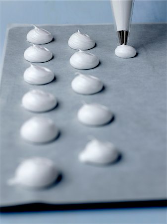 simsearch:652-02222448,k - Shaping the meringues with a piping bag Stock Photo - Rights-Managed, Code: 825-06316993