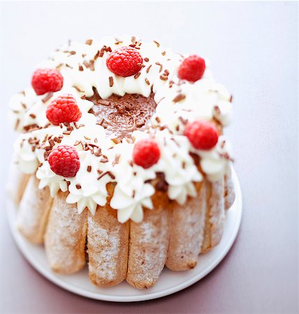 finger biscuit - Chocolate and raspberry Charlotte Foto de stock - Con derechos protegidos, Código: 825-06317046