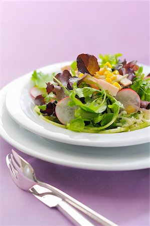 simsearch:652-03634528,k - Gemischter Salat mit Türkei und Radieschen Stockbilder - Lizenzpflichtiges, Bildnummer: 825-06317054