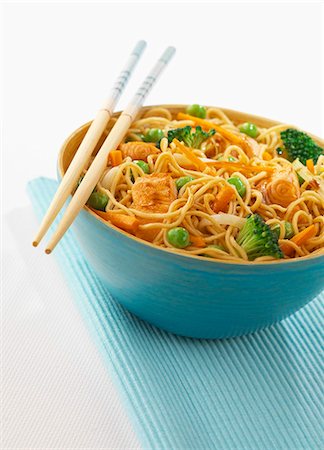 simsearch:825-06816265,k - Chinese noodles with salmon,peas and broccoli Stockbilder - Lizenzpflichtiges, Bildnummer: 825-06815061