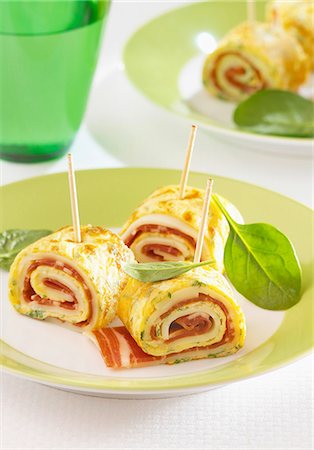 simsearch:652-05806678,k - Rolled ham,cheese and spinach omelette appetizers Photographie de stock - Rights-Managed, Code: 825-06815078