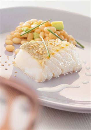 simsearch:825-06316472,k - Steamed cod with sesame seeds and coconut milk,white beans with diced avocado Photographie de stock - Rights-Managed, Code: 825-06815125