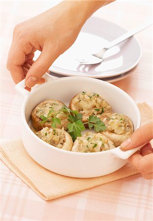 simsearch:825-05811460,k - Button mushroom tops stuffed with onions Foto de stock - Con derechos protegidos, Código: 825-06815133