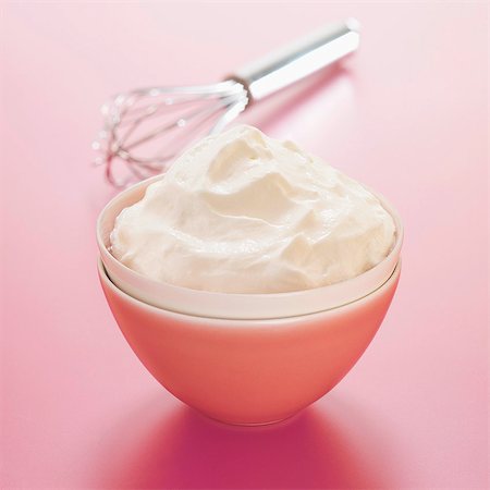 Bowl of whipped cream Photographie de stock - Rights-Managed, Code: 825-06815158