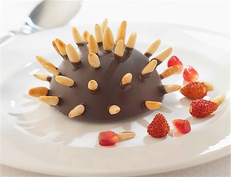 Hedgehog-shaped Mikado cake Stock Photo - Rights-Managed, Code: 825-06815173