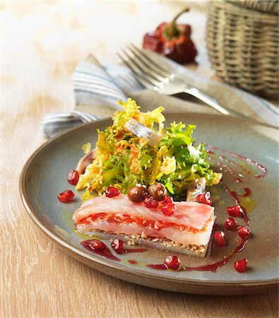 simsearch:825-06815255,k - Fish and pomegranate mille-feuille with Xato salad Fotografie stock - Rights-Managed, Codice: 825-06815254