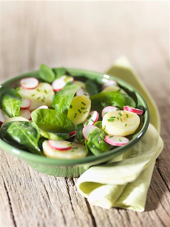 simsearch:825-06816948,k - Potato spinach and radish salad Stockbilder - Lizenzpflichtiges, Bildnummer: 825-06815291