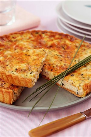 simsearch:825-06817054,k - Salmon savoury tart Photographie de stock - Rights-Managed, Code: 825-06815313